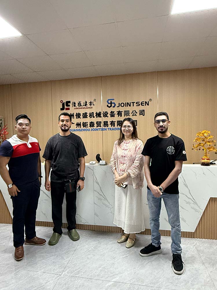 Mitra Global Reuni ing Canton Fair: Dhiskusi Mendalam Pave Way kanggo Kerjasama Expand ing Peralatan Konstruksi Beton